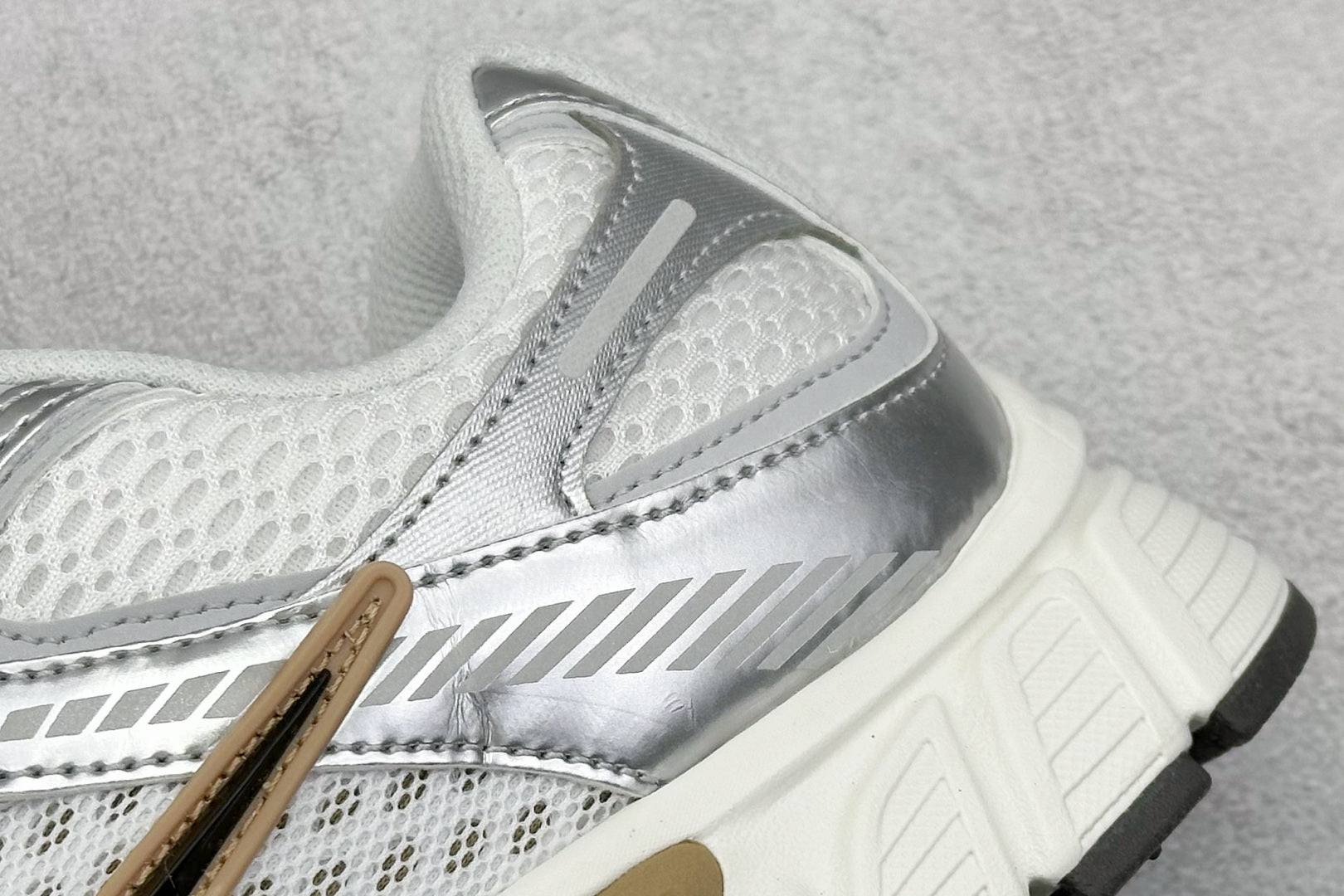 Nike P-6000 Brun Metallic Silver