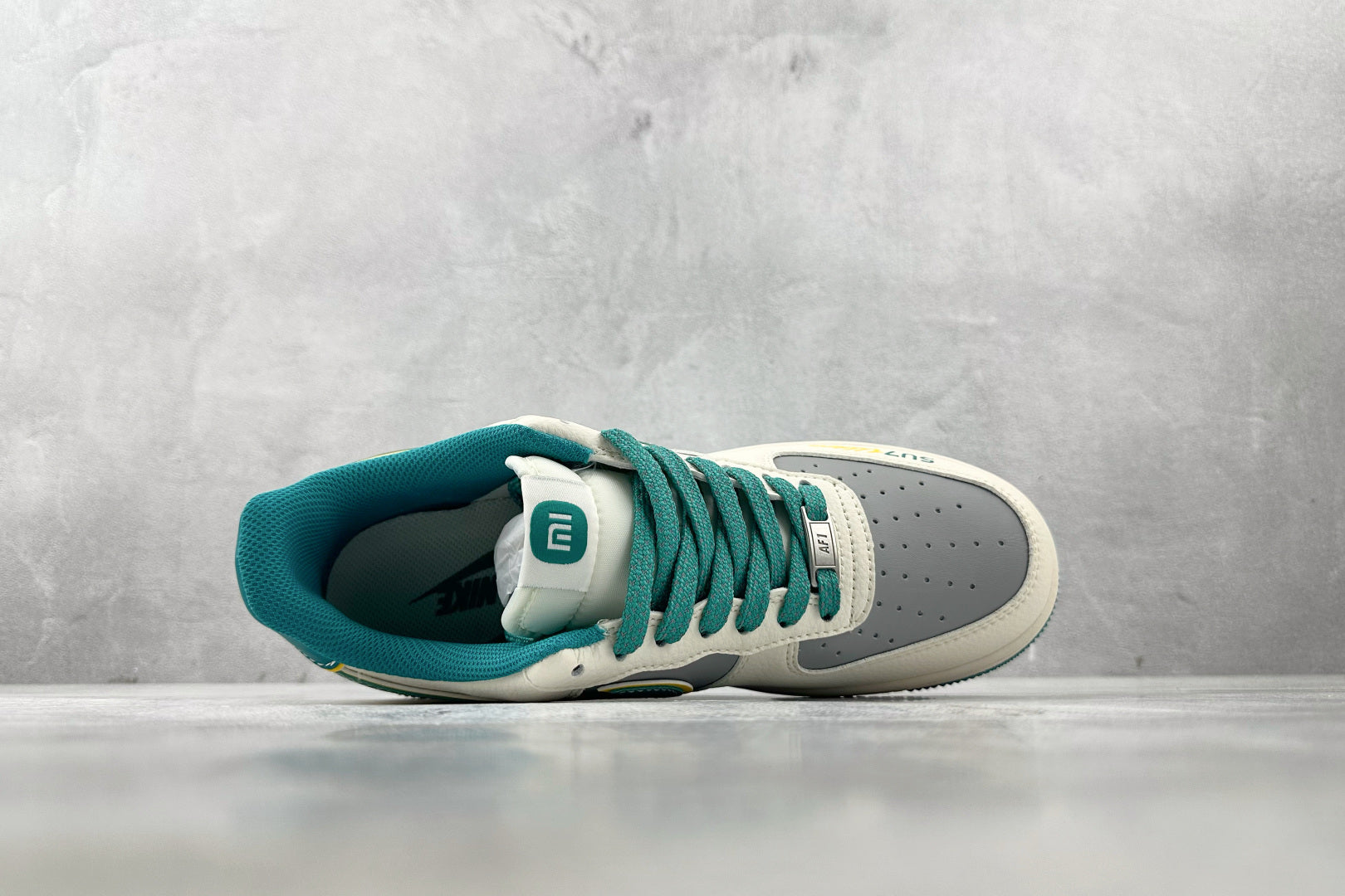 Sneakers Custom – SU7 Ultra