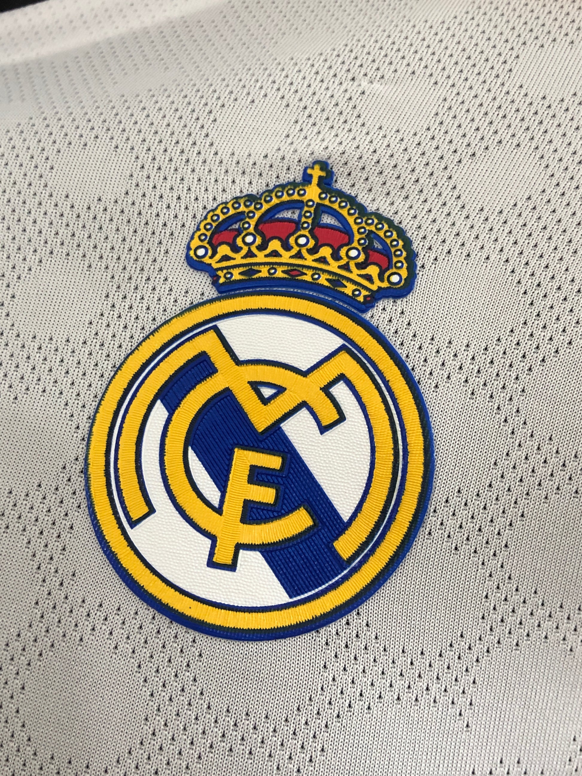Maillot Domicile Real Madrid 2025/26 – Blanc/Détails Jaunes