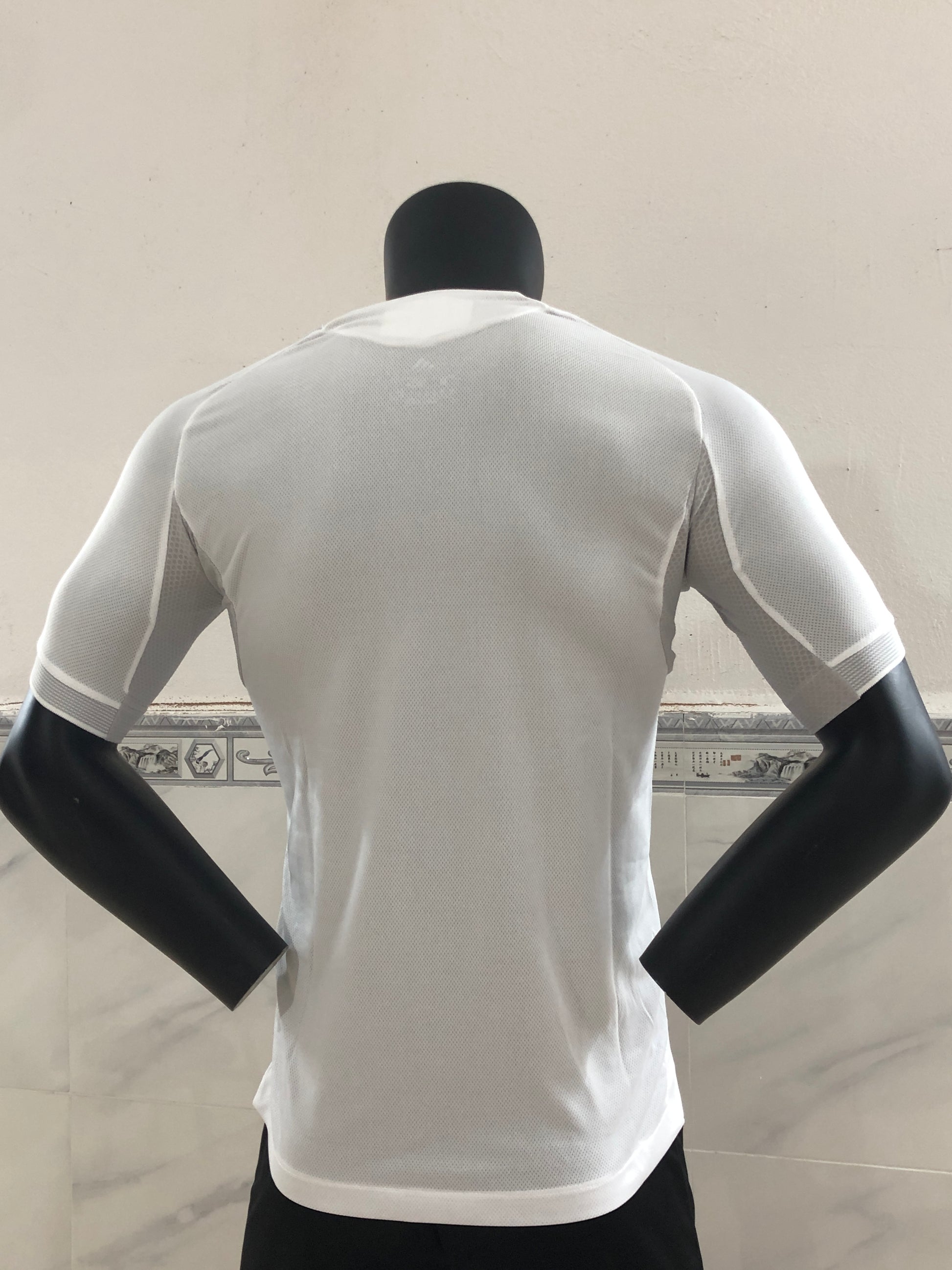 Maillot Domicile Real Madrid 2025/26 – Blanc/Détails Jaunes